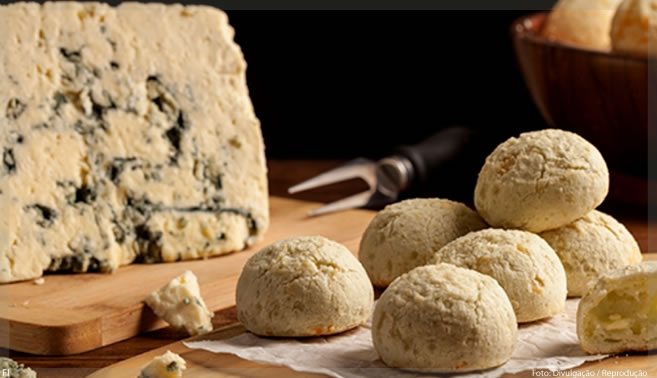 Formaggio tira Pão de Queijo do forno