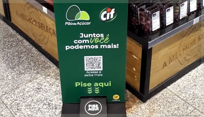 Pão de Açúcar instala totem de álcool em gel acionado sem as mãos