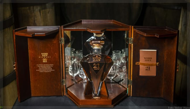Marca lança cachaça leiloada por R$66 mil e com diamante incrustado na garrafa
